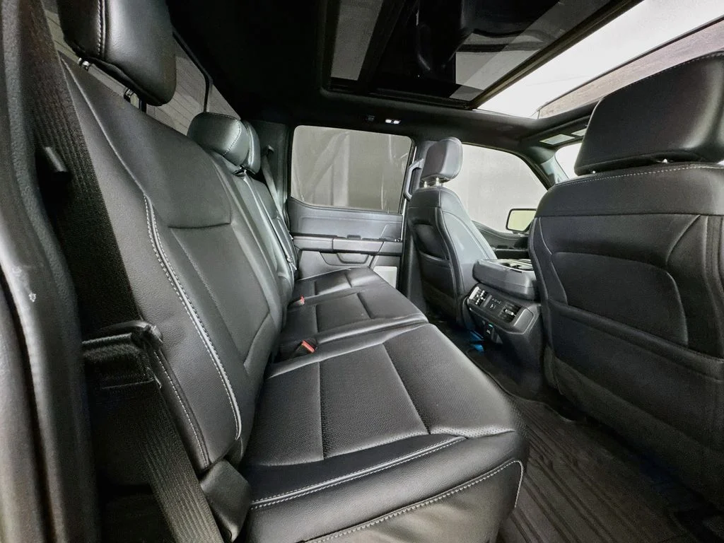 Used 2026 Avalanche Ford Lariat image 34