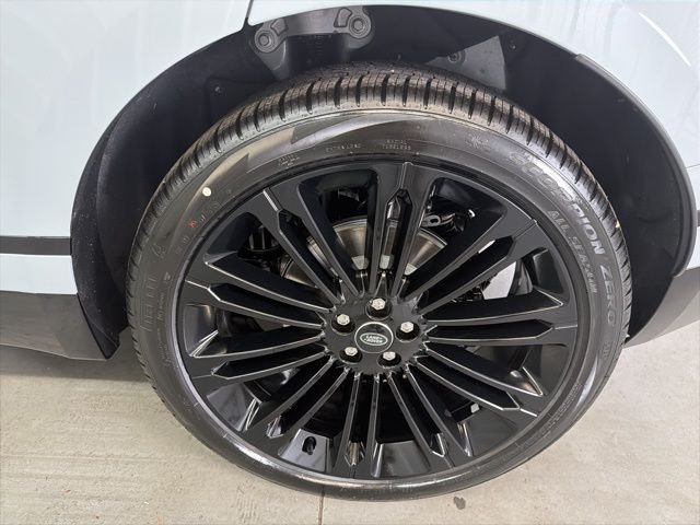 New 2026 Arroios Grey Land Rover Dynamic SE image 29