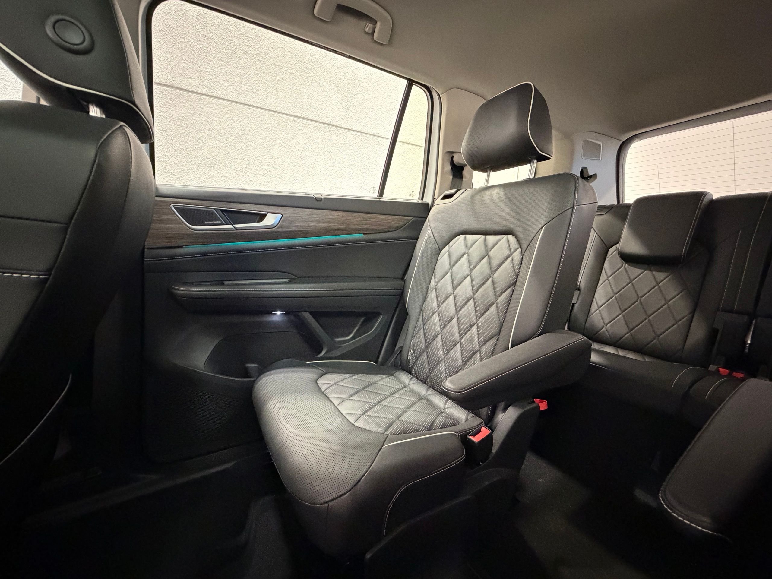 2025 Volkswagen Atlas SEL Premium R-Line - Photo 37