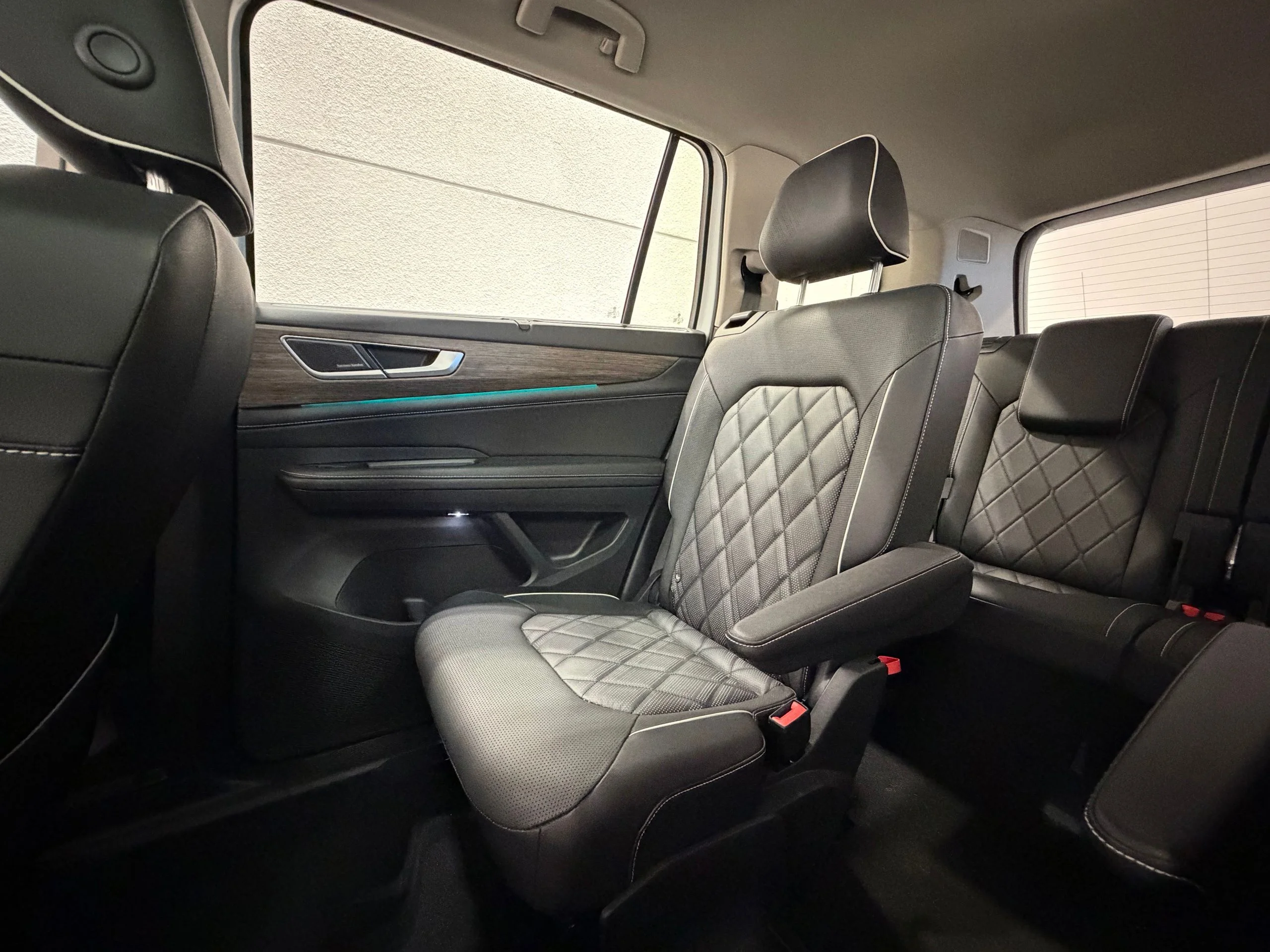 2025 Volkswagen Atlas SEL Premium R-Line - Photo 37