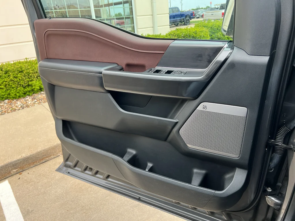 Used 2021 Gray Metallic Ford LARIAT image 22