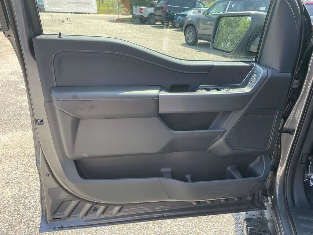 New 2026 Carbonized Gray Metallic Ford XLT image 15