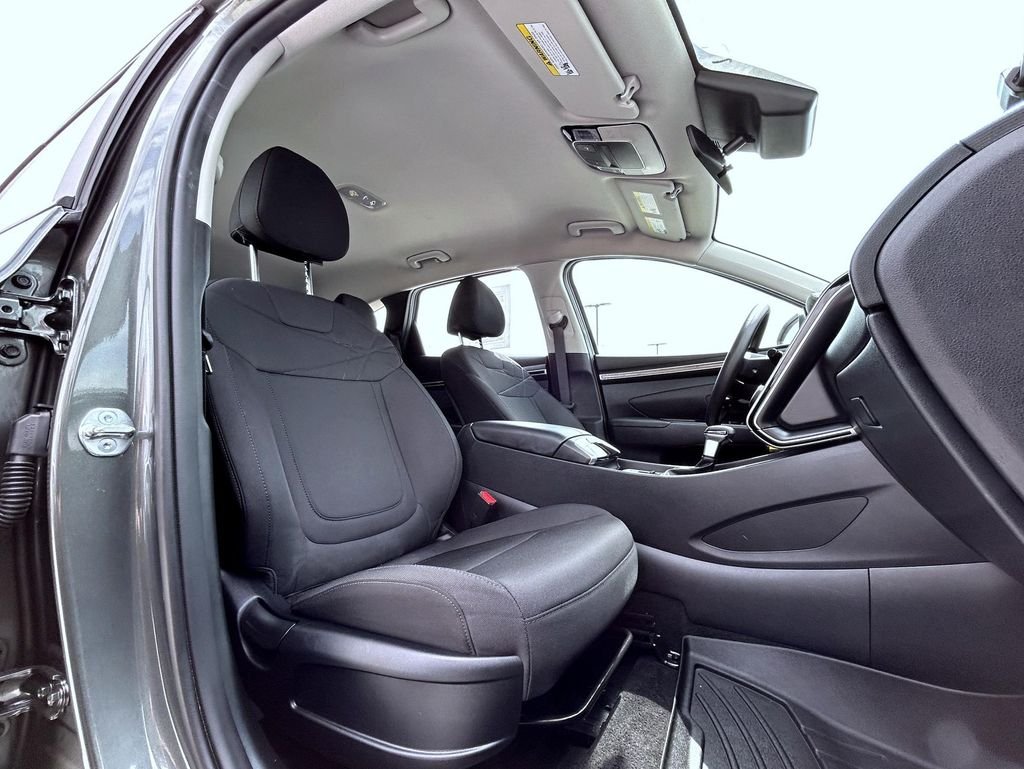 Used 2023 Gray Hyundai SE image 16