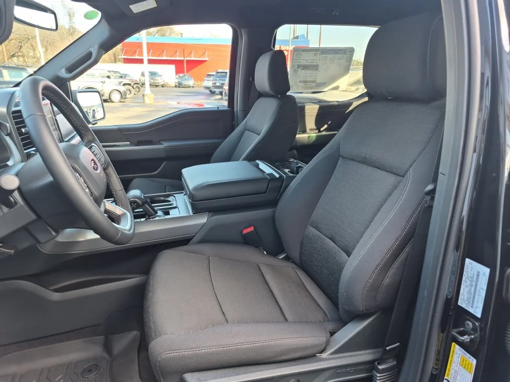 2025 Ford F-150 XLT - Photo 12
