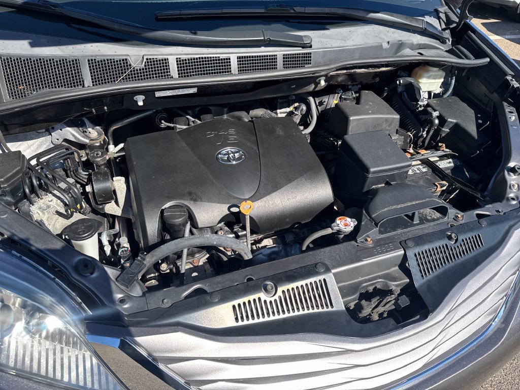 Used 2017 Gray Toyota XLE Premium image 46