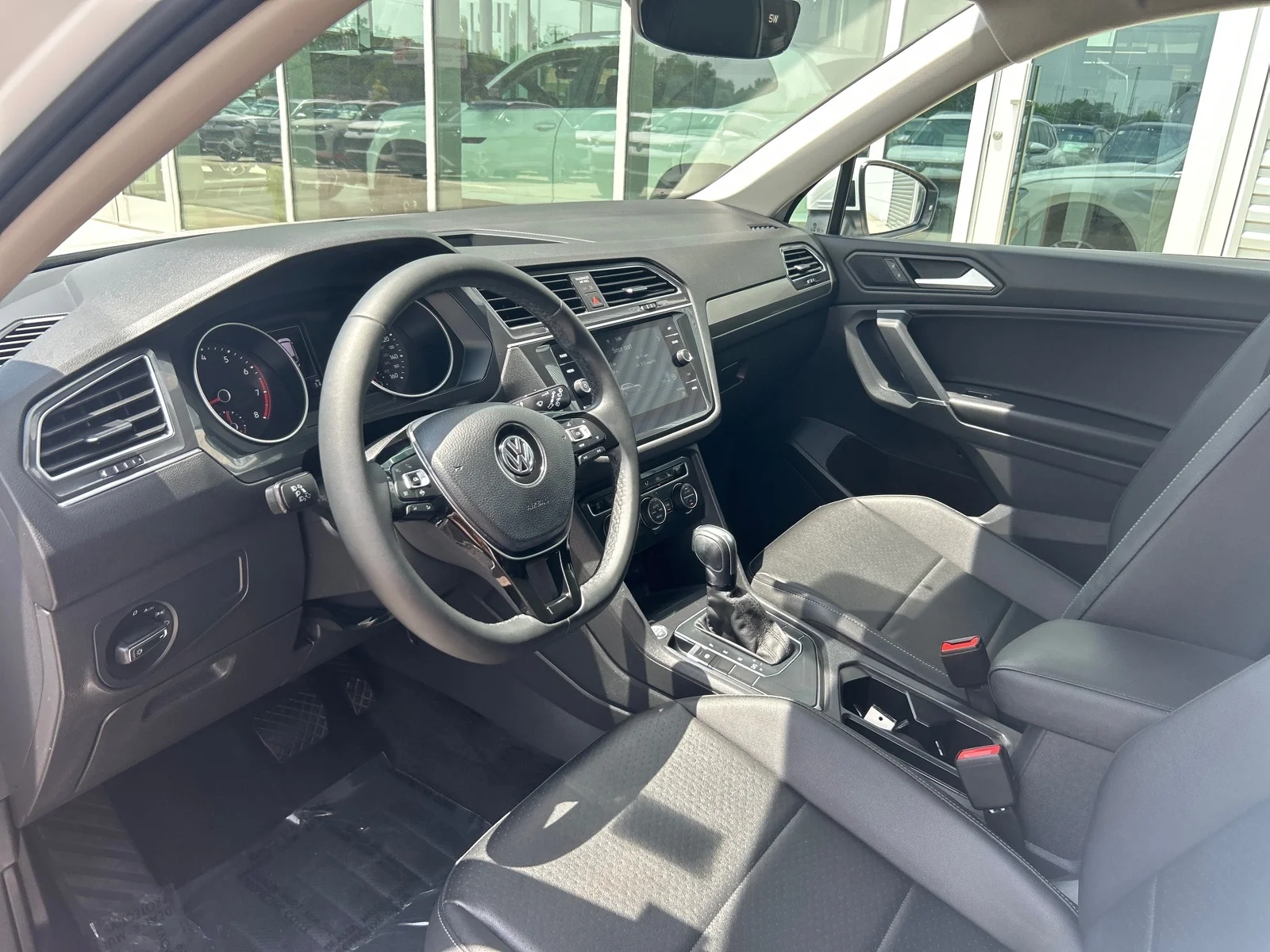 Used 2020 Pure White Volkswagen SE 4Motion image 10