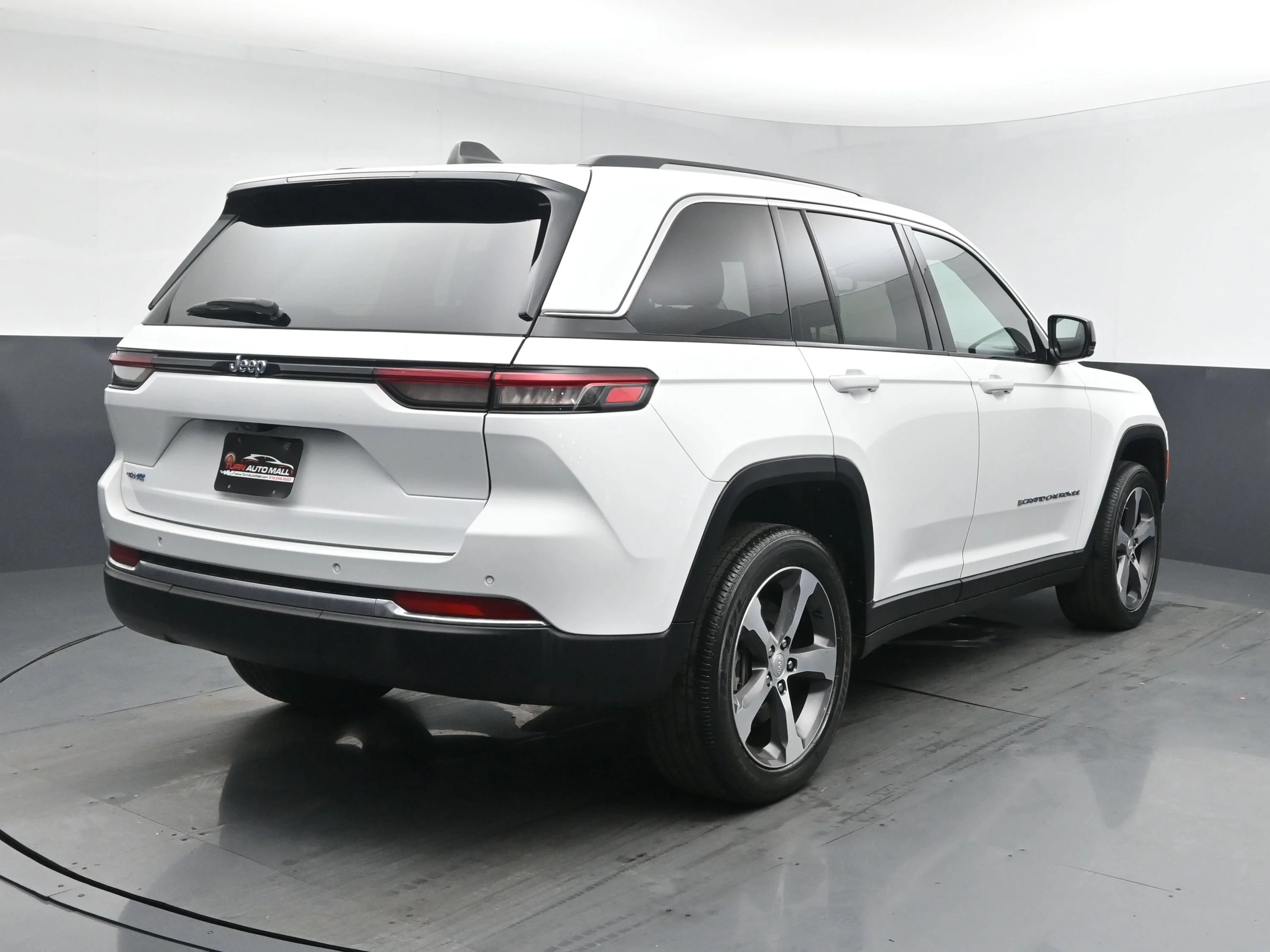 Used 2023 Bright White Clearcoat Jeep  image 18