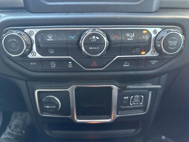 Used 2022 White Jeep Unlimited Sport image 18