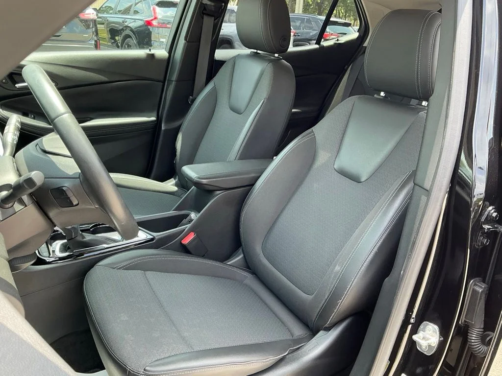 Used 2023 Black Buick Select image 29