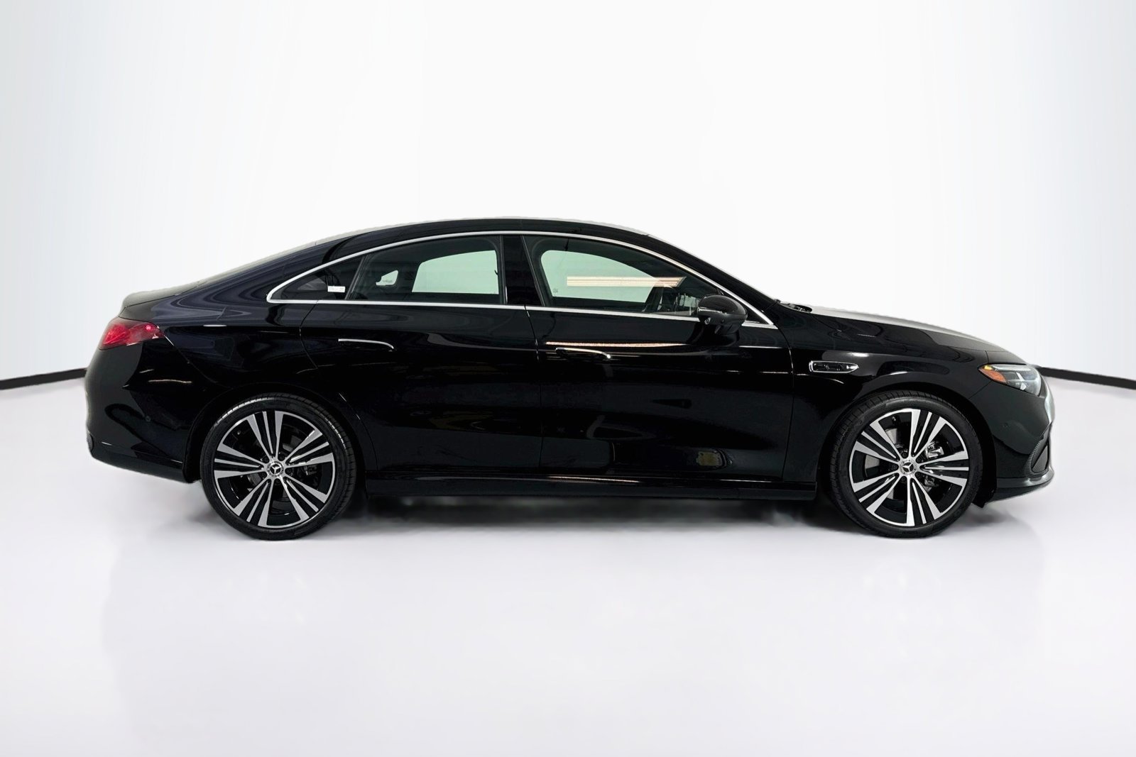New 2027 Night Black Mercedes-Benz CLA 220 Hybrid image 4