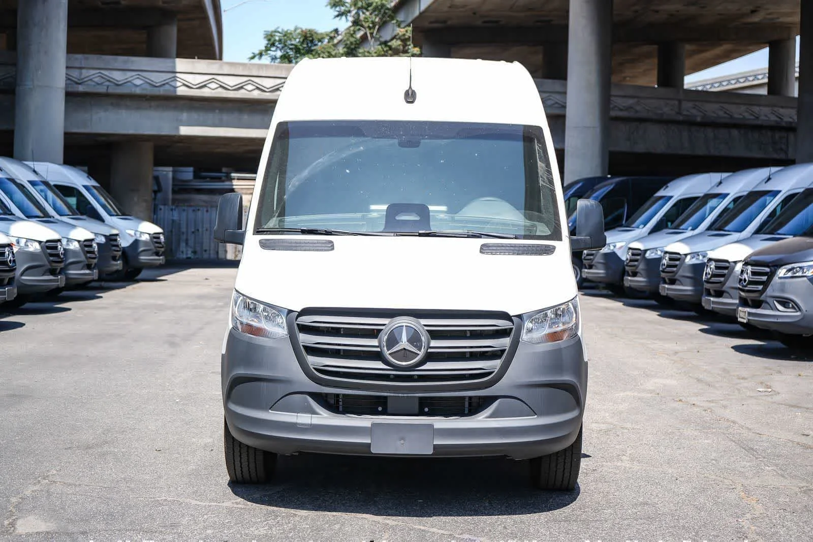 New 2025 Arctic+White Mercedes-Benz Cargo 170 WB High Roof RWD Electric Motor image 32