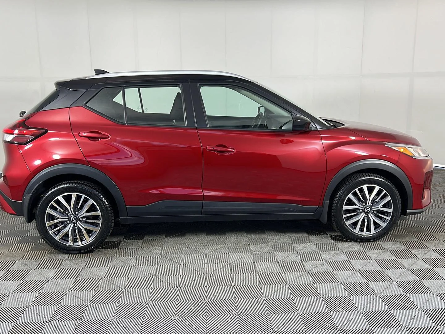 Used 2023 Scarlet Ember Tintcoat/Super Black Nissan SV image 3