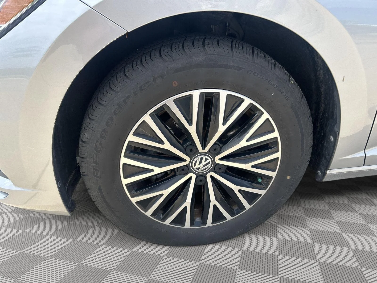 Used 2021 Pyrite Silver Metallic Volkswagen S image 20