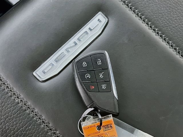 2025 GMC Yukon Denali - Photo 33