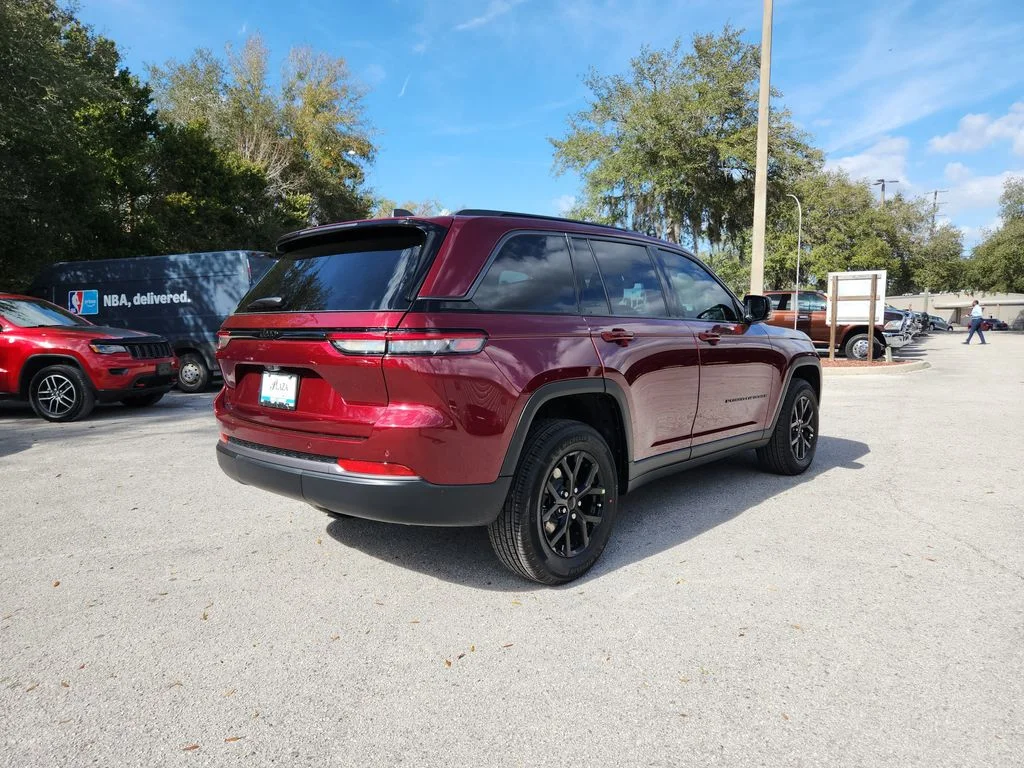 New 2026 Velvet Red Pearl-Coat Exterior Paint Jeep Altitude image 4