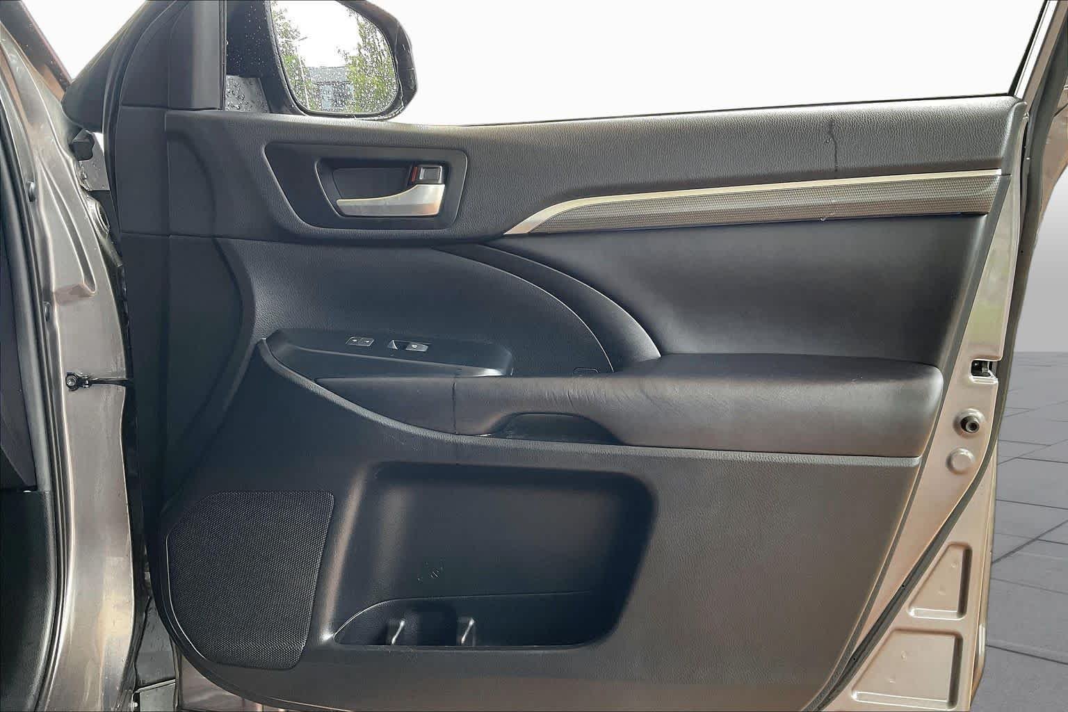 Used 2019 Predawn Gray Mica Toyota SE image 20