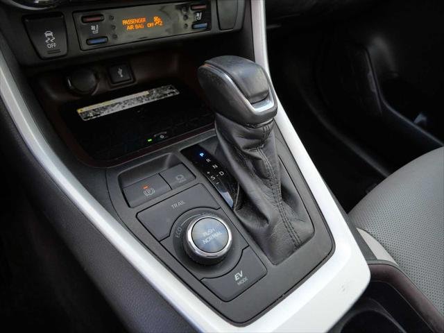 Certified Used 2021 SILVER SKY METALLIC Toyota  image 25