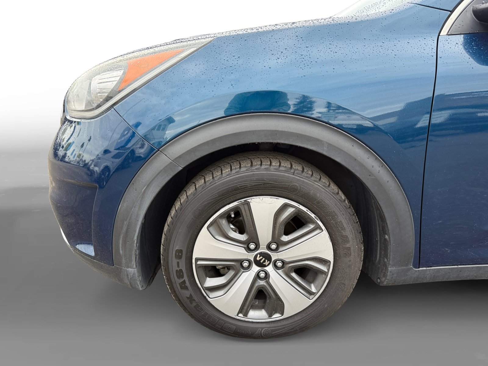 Used 2018 Deep Cerulean Kia LX image 9