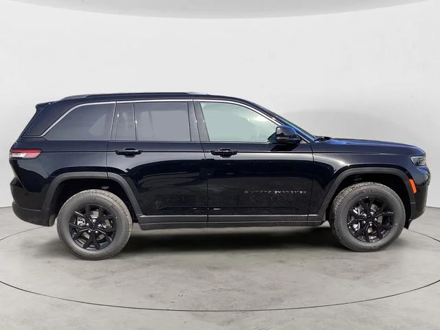 New 2026 Diamond Black Jeep LAREDO ALTITUDE 4X4 image 7