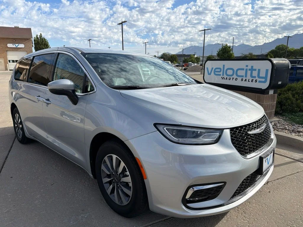 2023 Chrysler Pacifica Hybrid Touring L