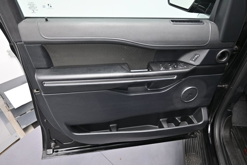 Used 2020 Black Ford XLT image 9