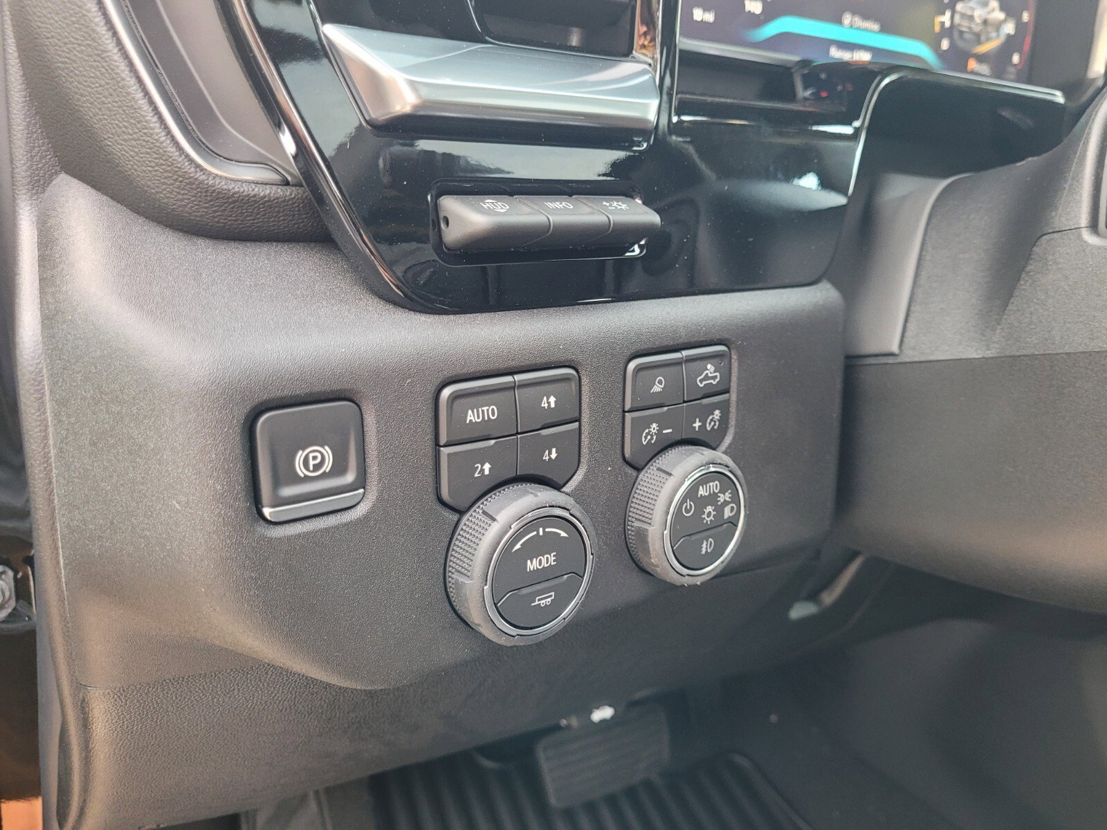 2026 Chevrolet Silverado 2500 HD LTZ - Photo 29