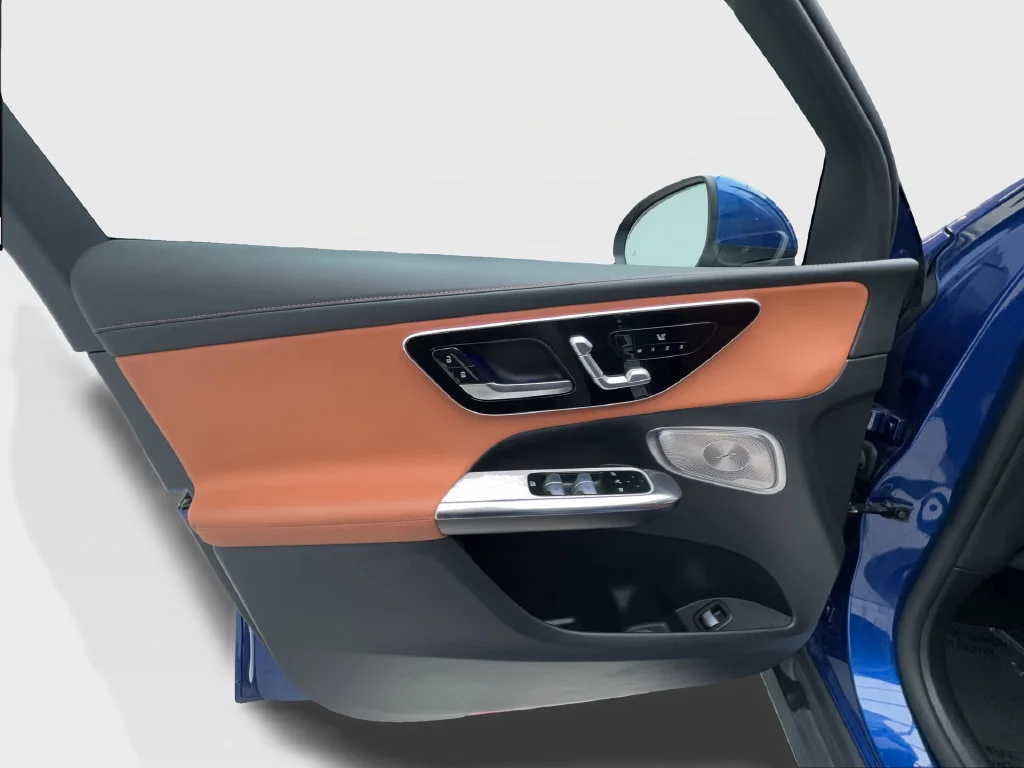 Used 2023 Blue Mercedes-Benz GLC 300 image 23
