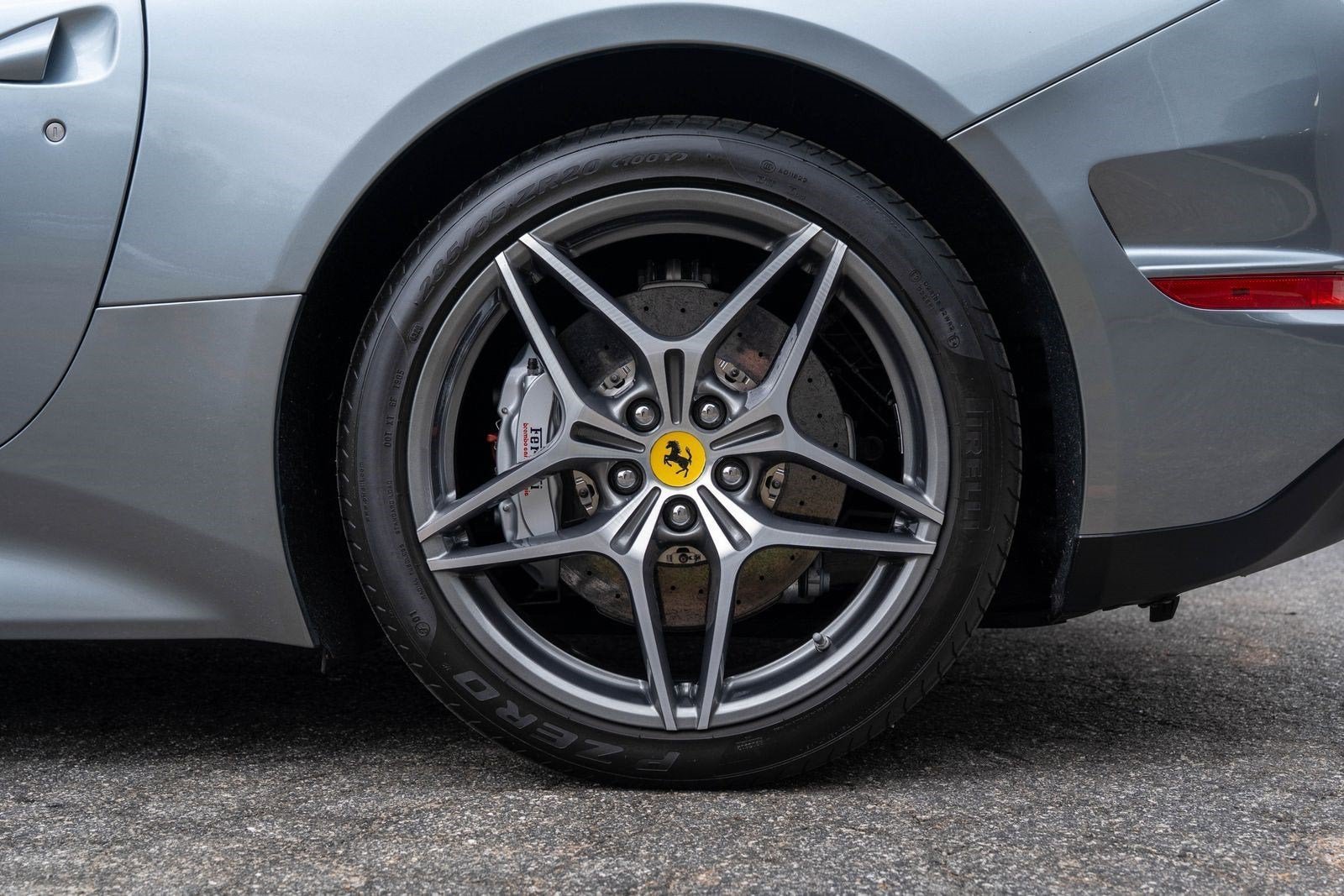 Certified Used 2017 Grigio Titanio Metall Ferrari  image 13
