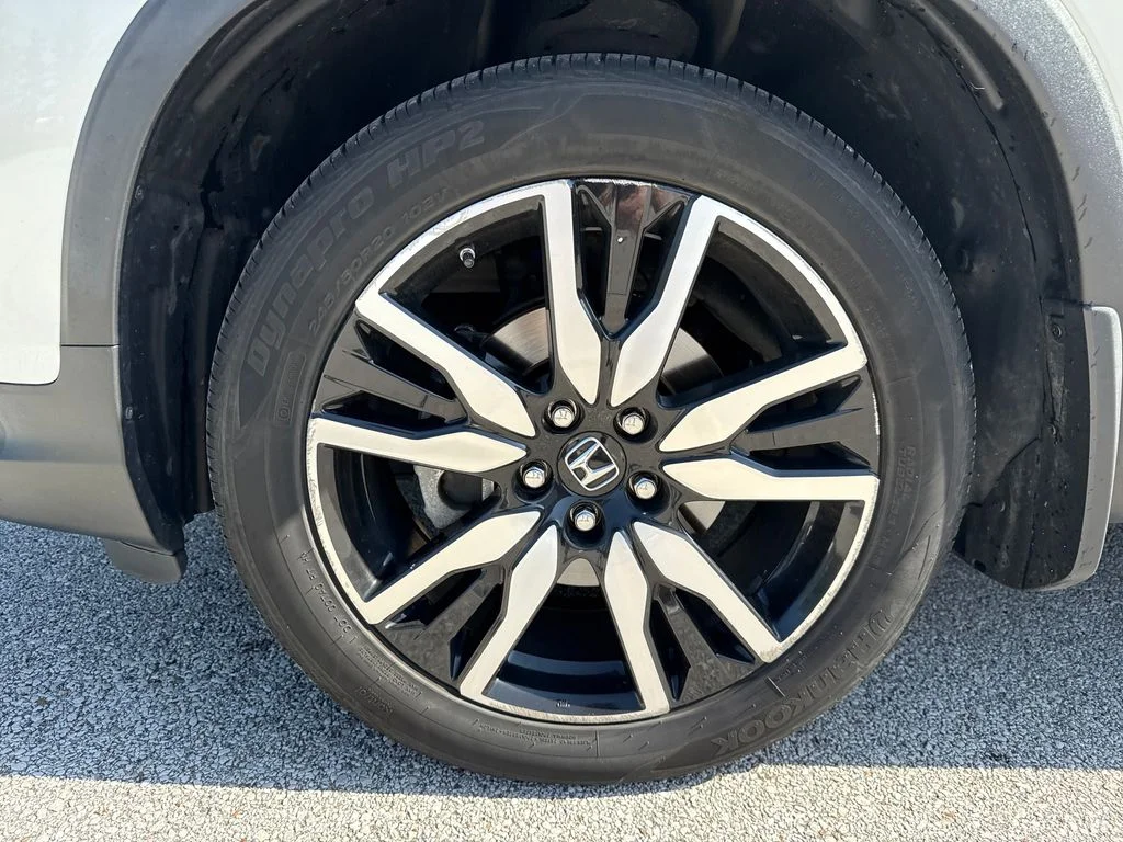 Used 2019  Honda Touring image 9