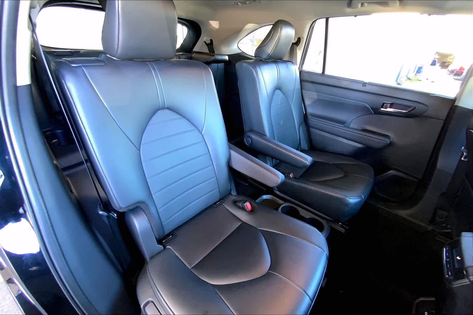 2024 Toyota Highlander LE - Photo 34