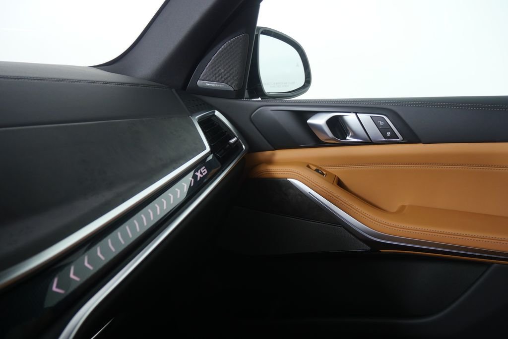 New 2026 Manhattan Green Metallic BMW xDrive40i image 24