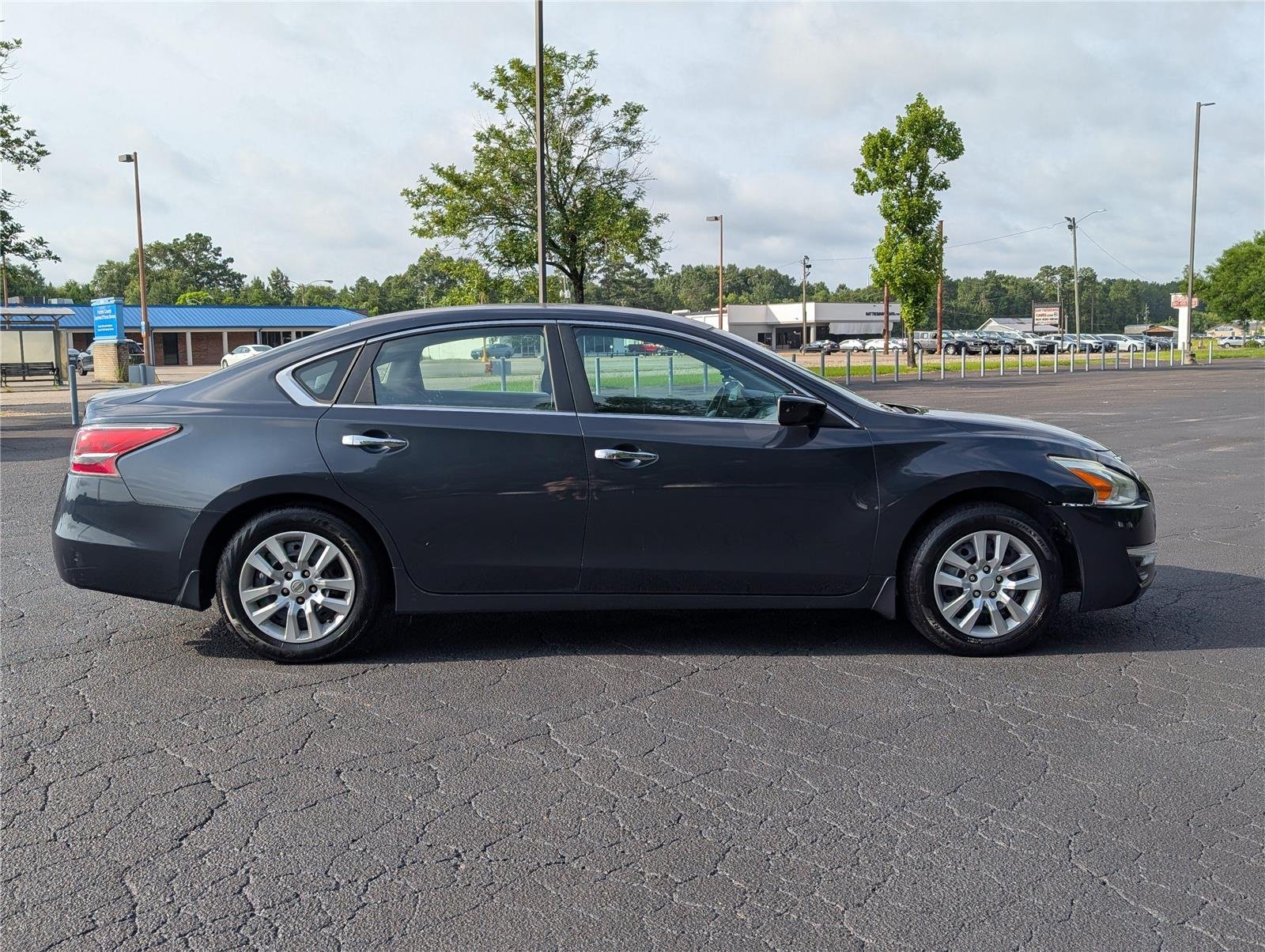 Used 2015 Storm Nissan 2.5 S image 6