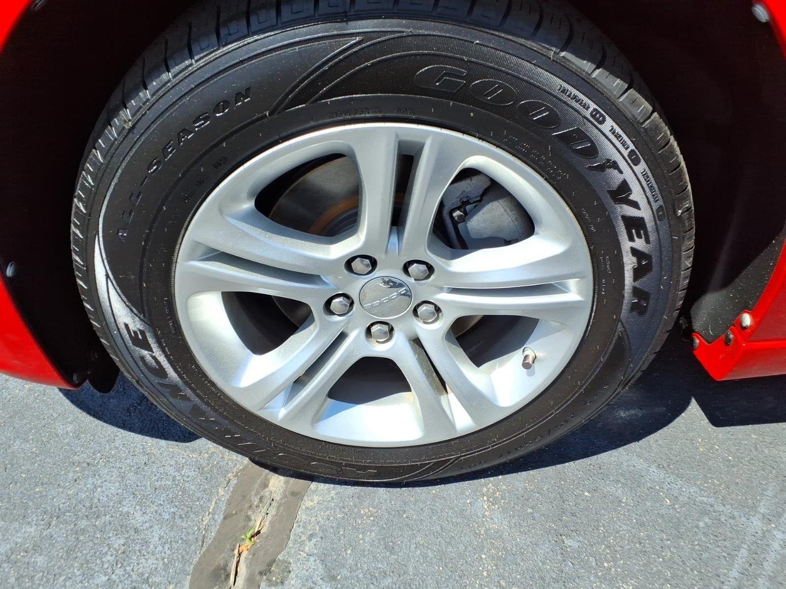Used 2022 Torred Clearcoat Dodge SXT image 11