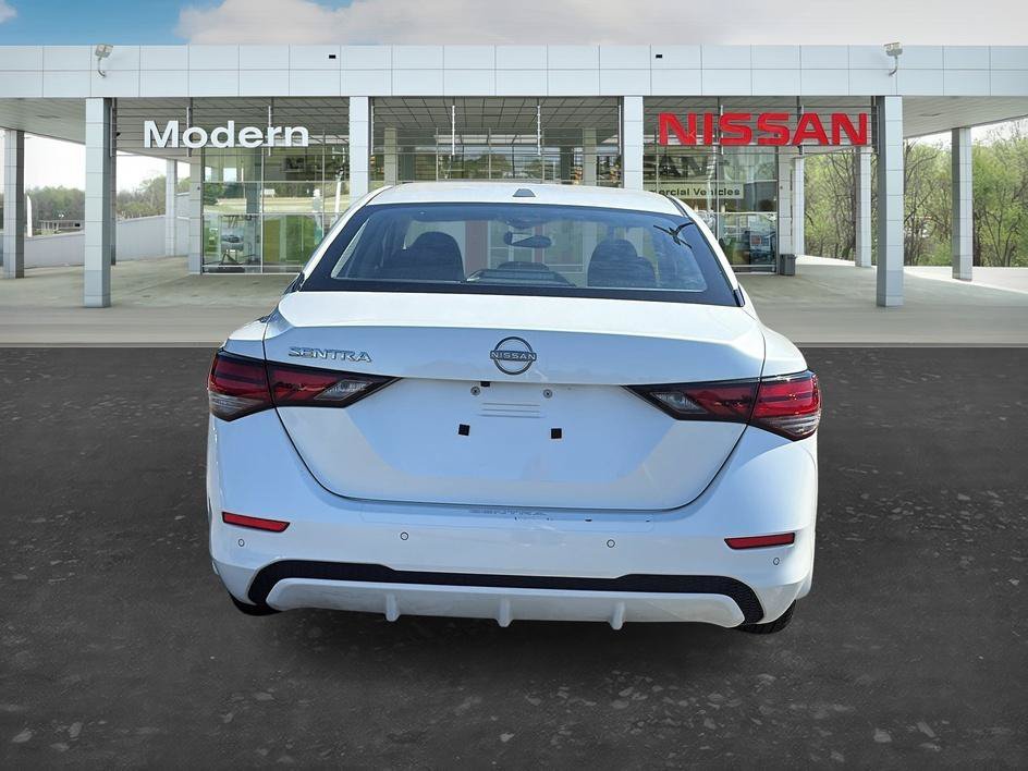 Used 2025 Aspen White Tricoat Nissan SV image 4