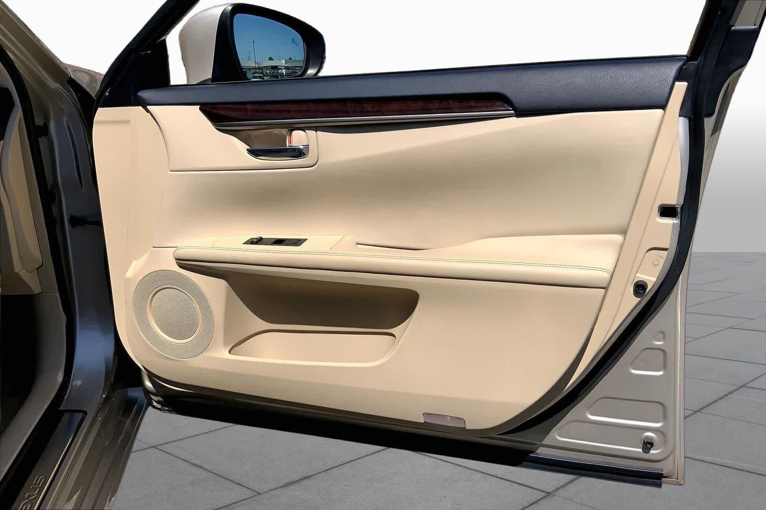 Used 2014 Satin Cashmere Metallic Lexus  image 23
