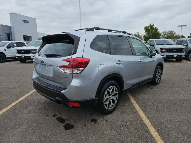 Used 2020 Ice Silver Metallic Subaru Premium image 5