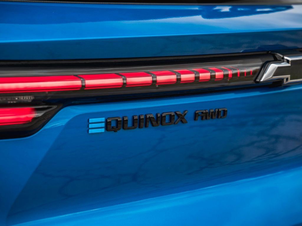2025 Chevrolet Equinox EV RS - Photo 15