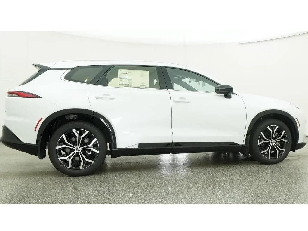 New 2026 Oxygen White Toyota XLE image 26