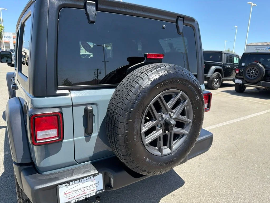 Used 2025 Gray Jeep Sport S image 12