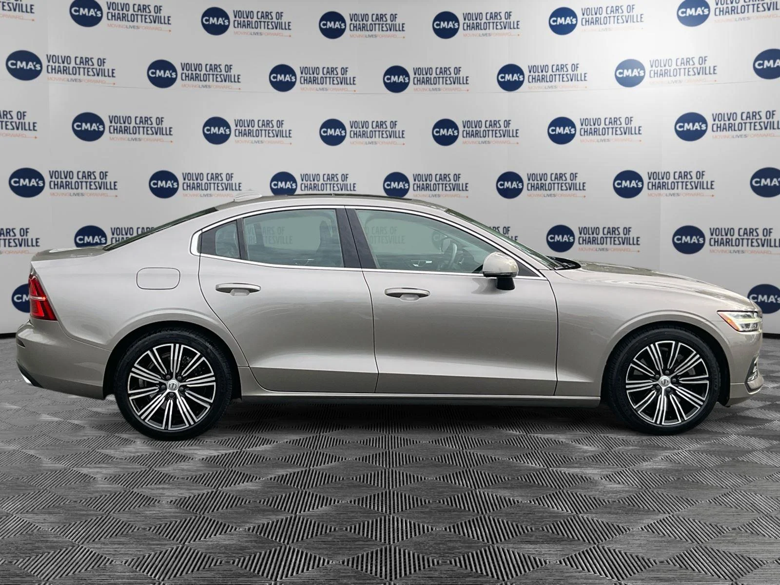 Used 2019 Pebble Grey Metallic Volvo Inscription image 6