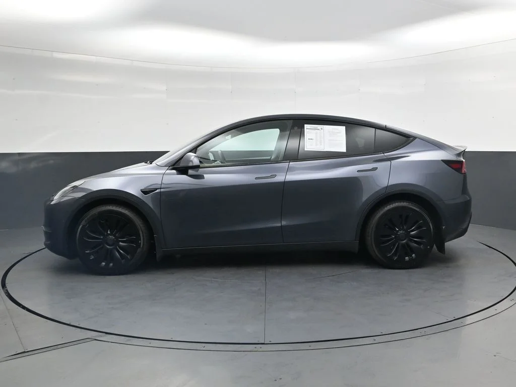 Used 2022  Tesla Long Range image 11