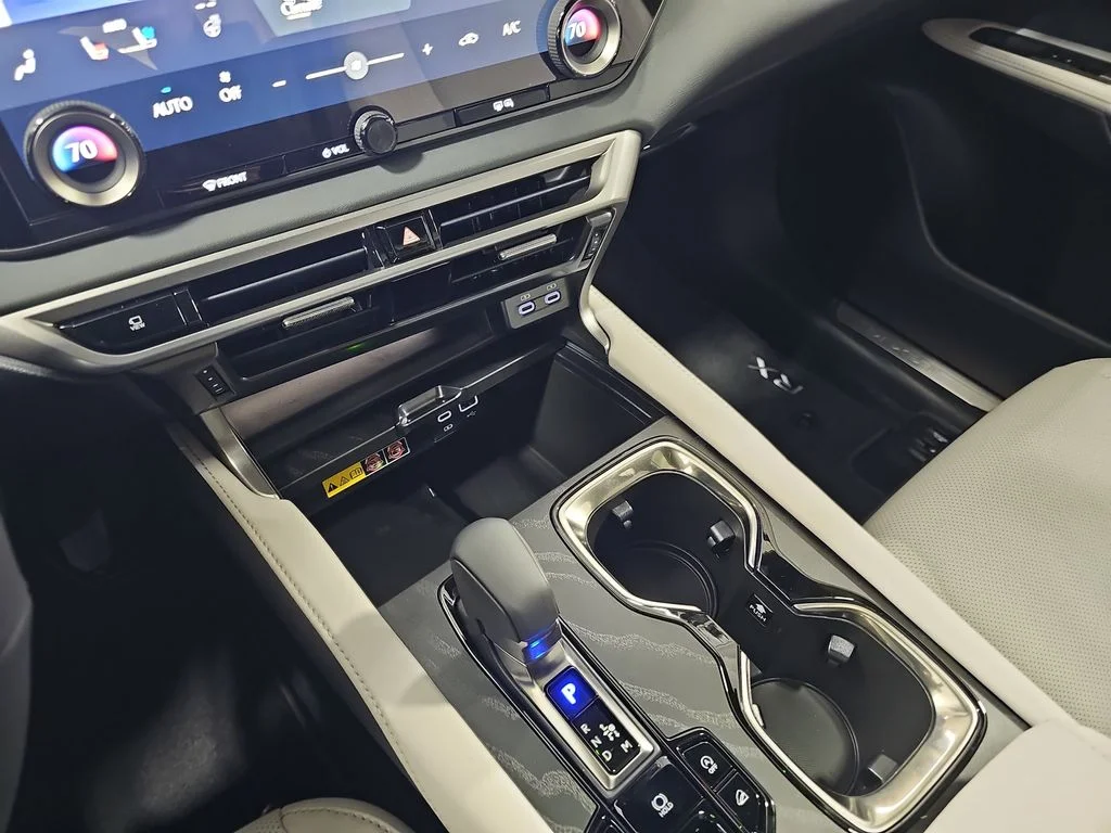 New 2026 Eminent White Pearl Lexus PREMIUM image 23