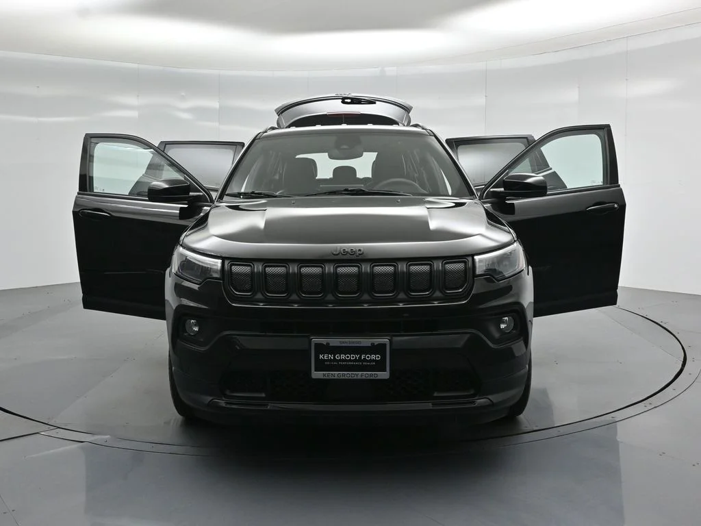 Used 2022 Black Jeep Altitude image 27