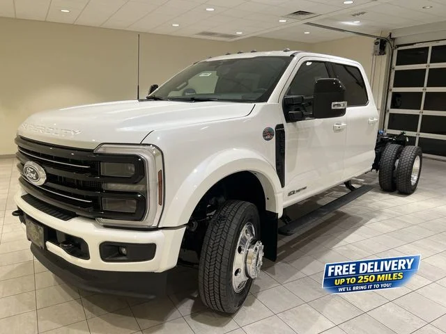 New 2027 Star White Metallic Tri-Coat Ford F-550® Platinum image 30