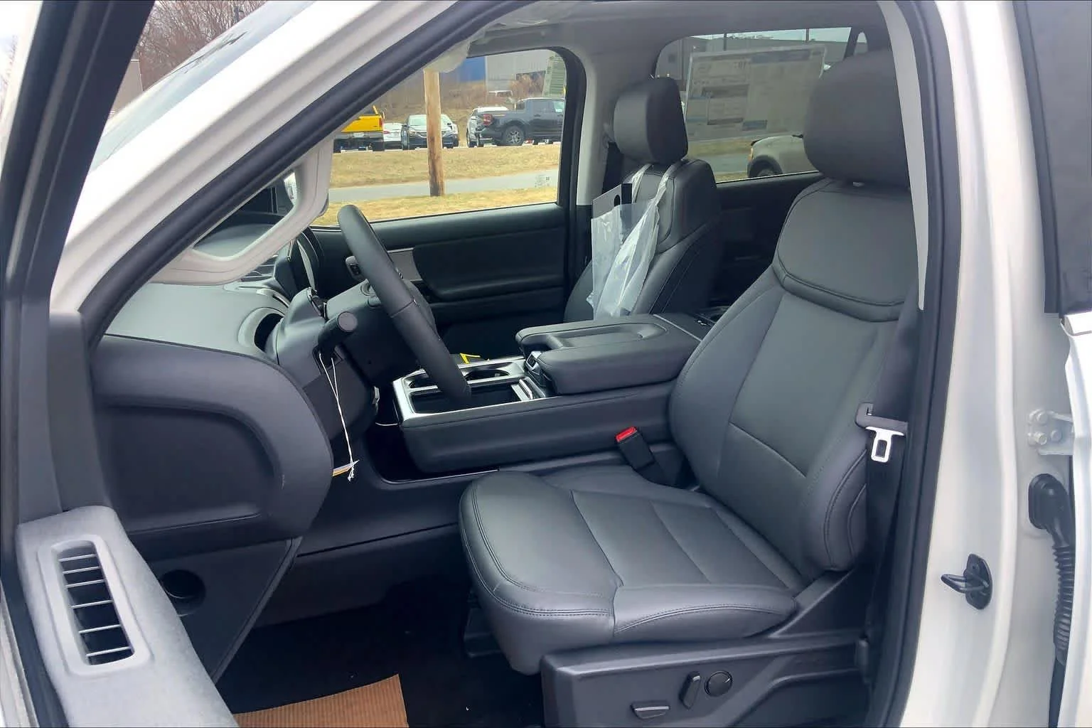 New 2026 Star White Metallic Tri-Coat Ford Active image 13