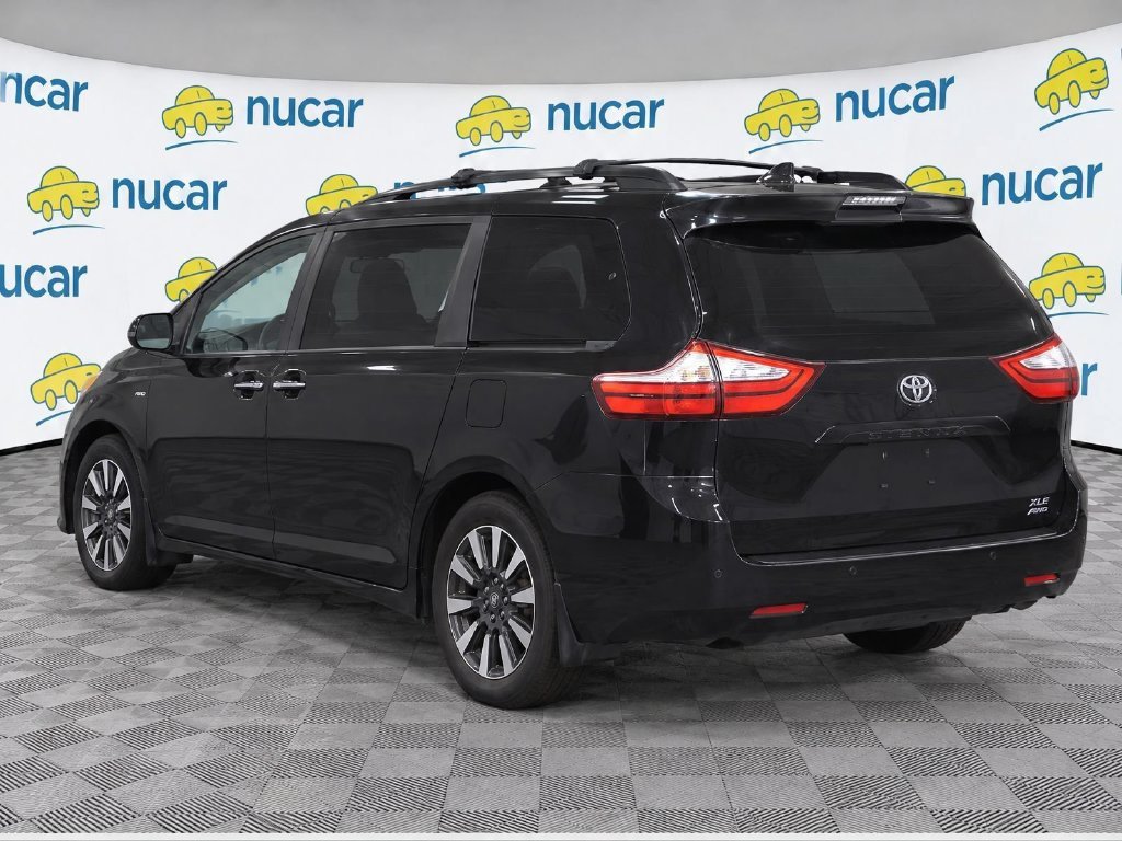 Used 2018 Black Toyota XLE image 3