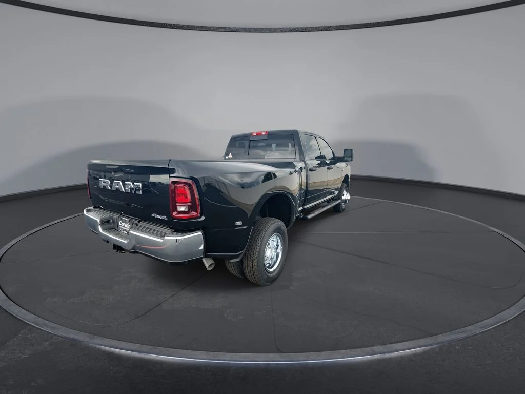 New 2026 Diamond Black Crystal Pearl-Coat Exterior Paint RAM Tradesman image 8