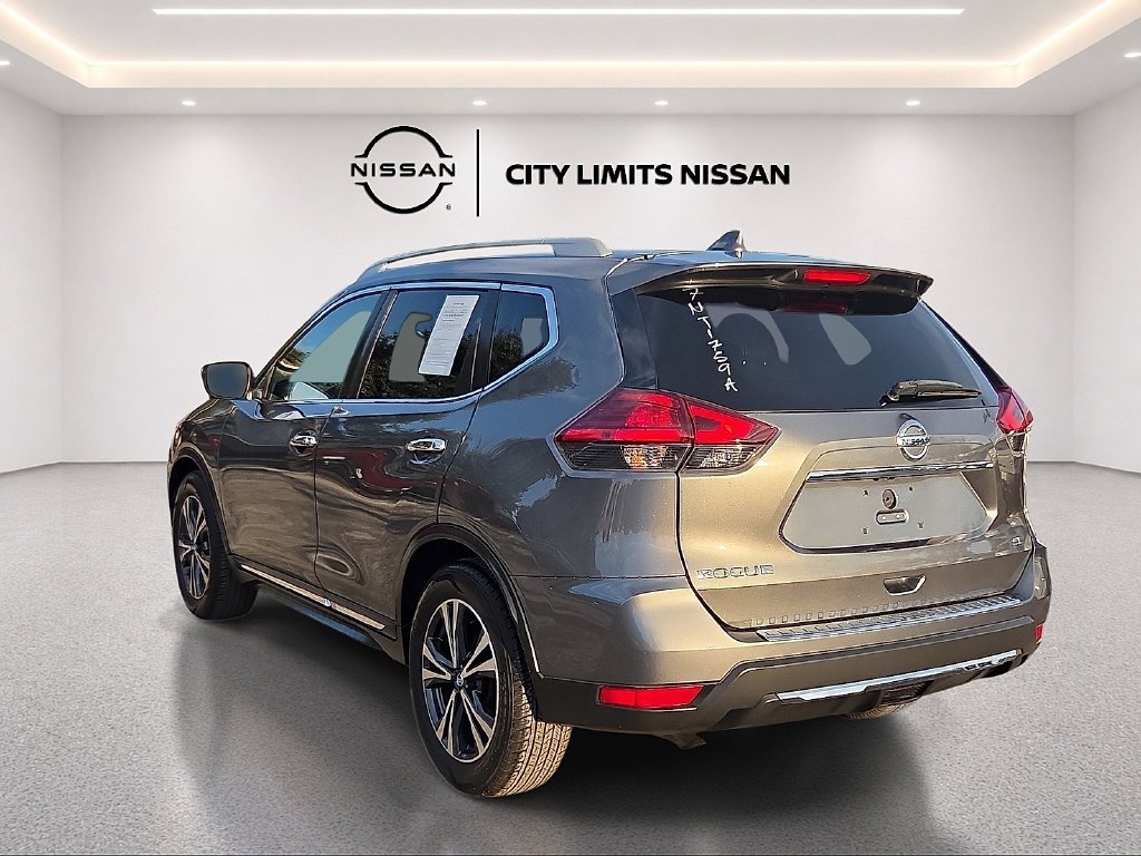 Used 2017 Gray Nissan SL image 5