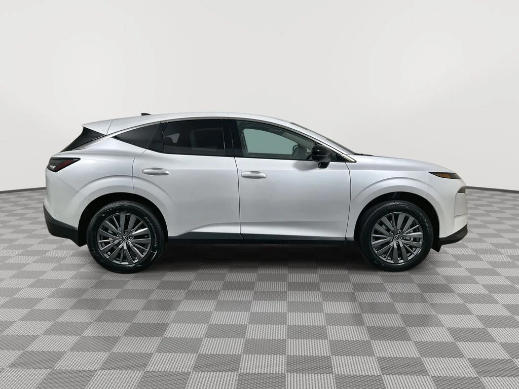 New 2026 White Nissan SL image 9