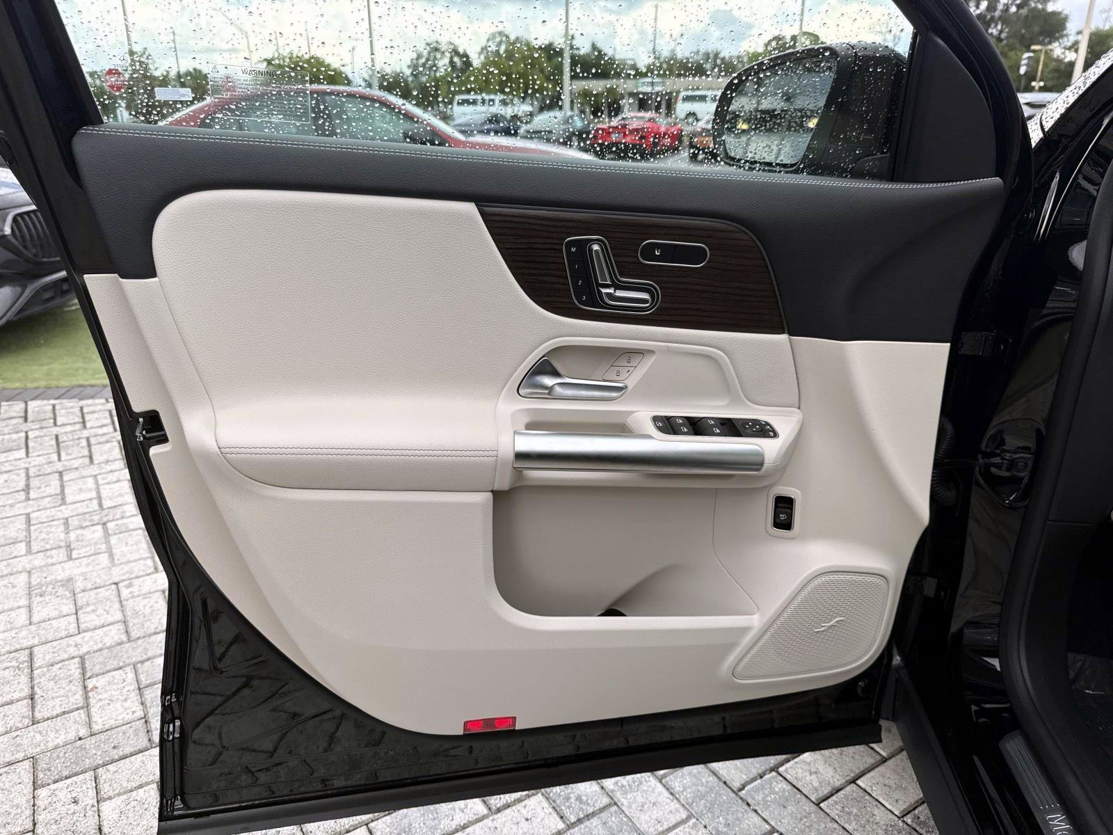 New 2026 Black Mercedes-Benz 250 SUV image 17